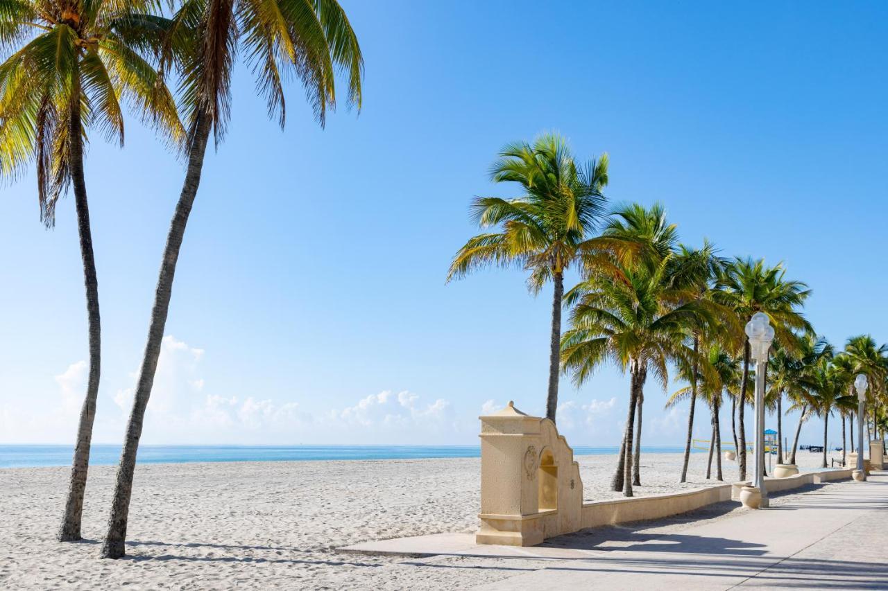 Costa Hollywood Beach Resort - An All Suite Hotel Exteriör bild