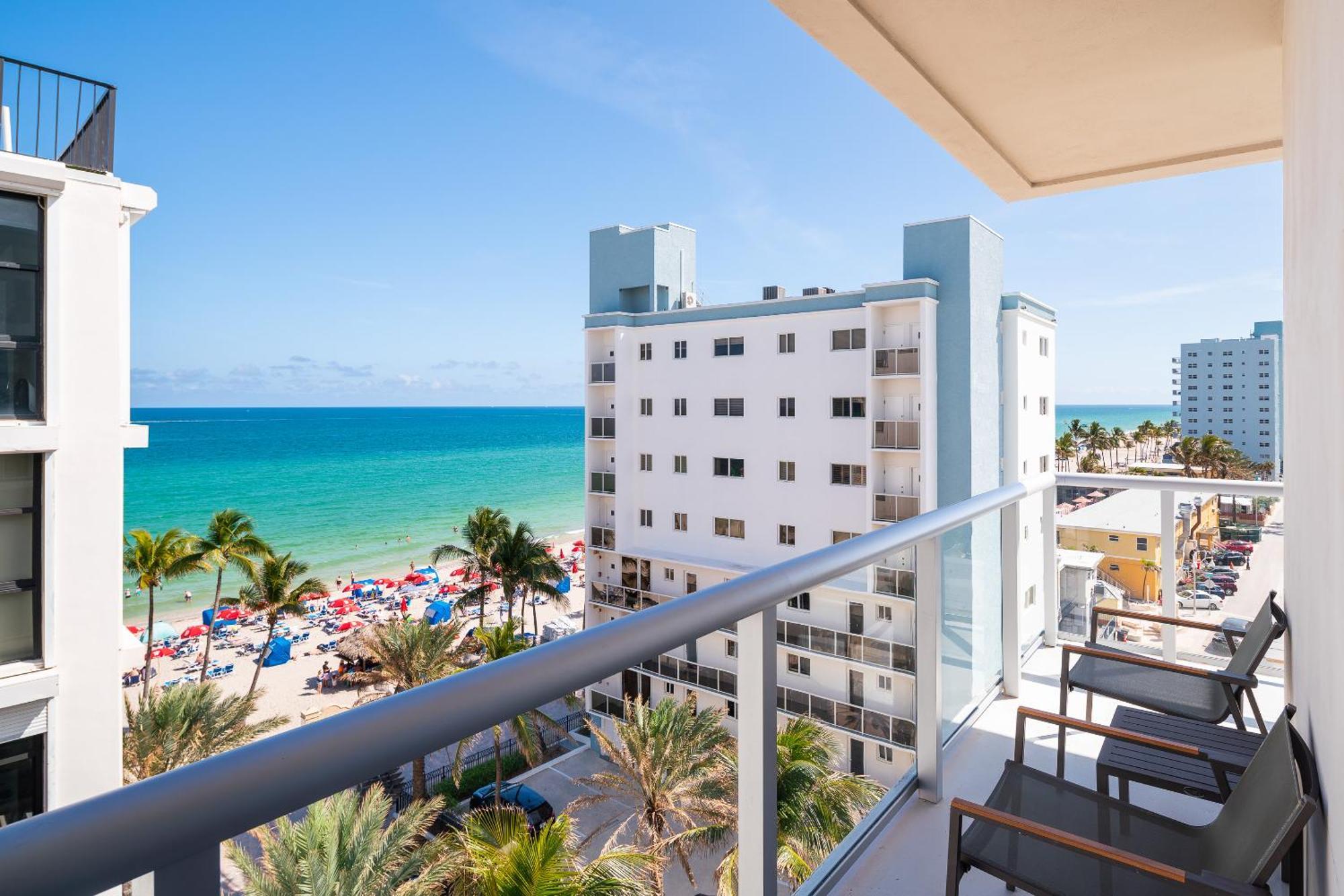Costa Hollywood Beach Resort - An All Suite Hotel Exteriör bild