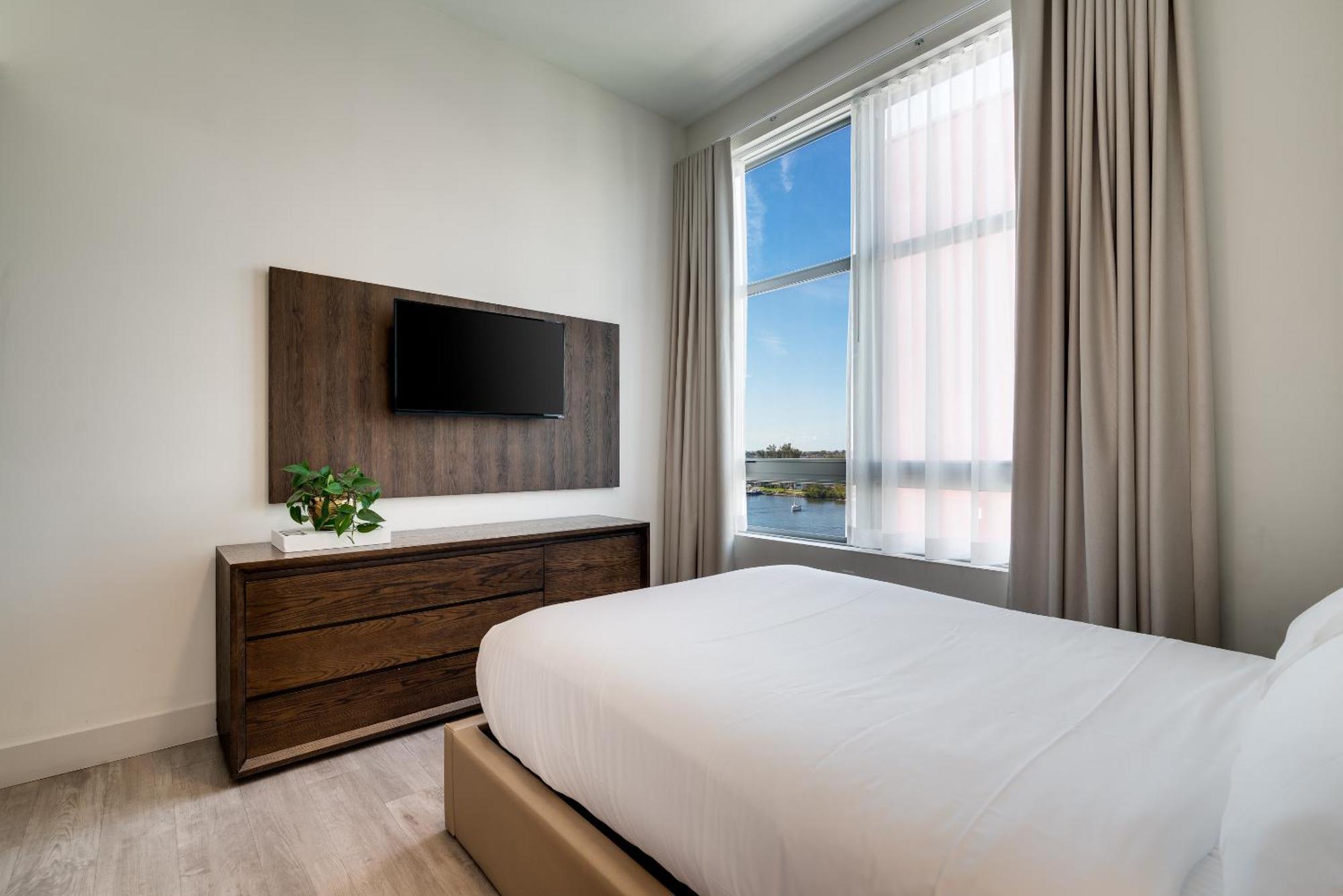 Costa Hollywood Beach Resort - An All Suite Hotel Exteriör bild