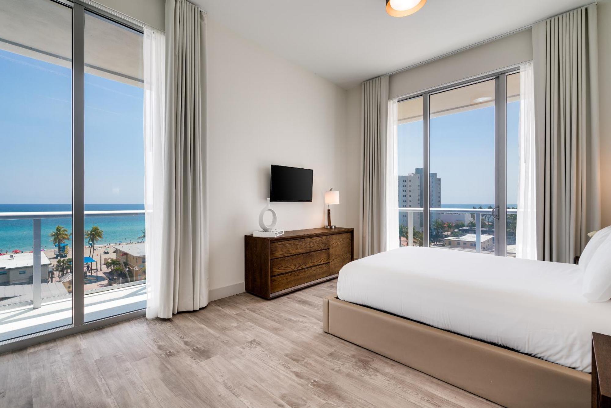 Costa Hollywood Beach Resort - An All Suite Hotel Exteriör bild