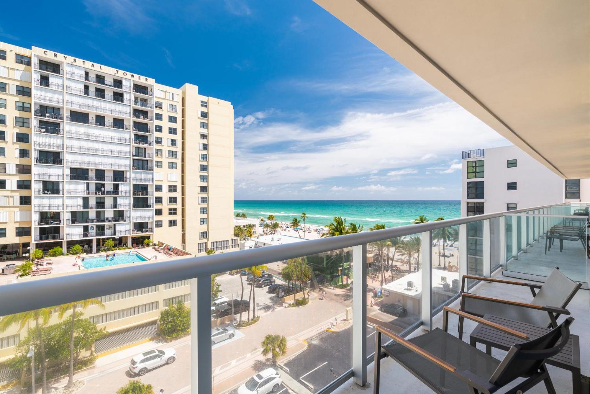 Costa Hollywood Beach Resort - An All Suite Hotel Exteriör bild